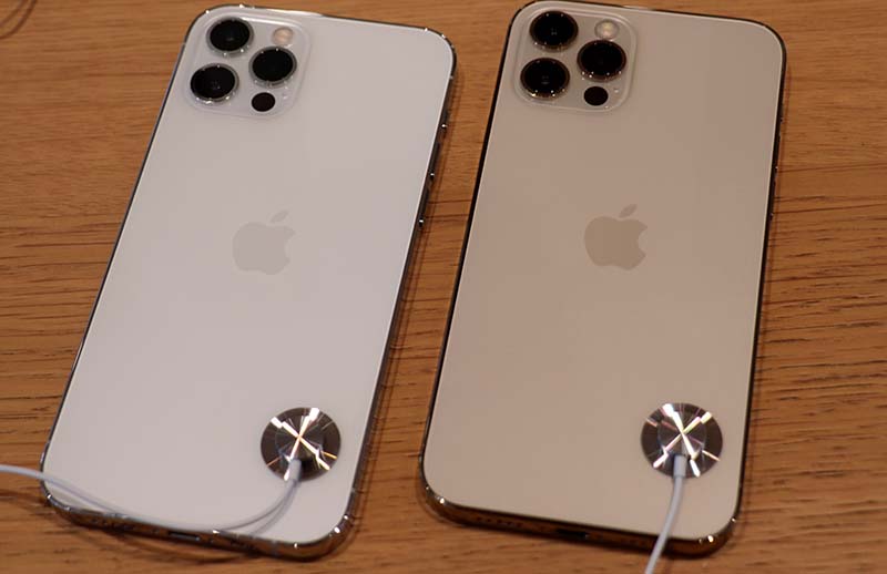Apple Iphone 12 12 Pro 和magsafe背蓋開賣 所有顏色照片影片分享給大家 電腦diy